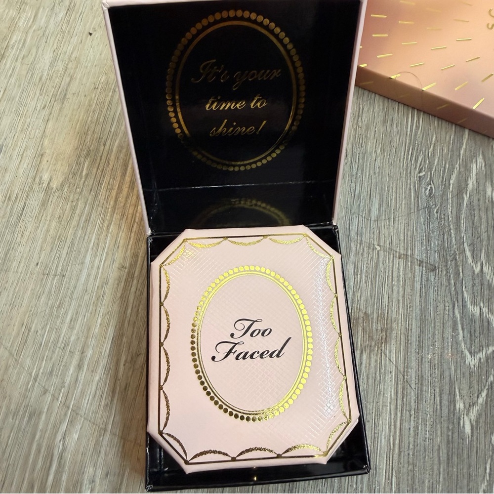 Too Faced Diamond Light Highlighter in Pink and Gold - Picture 2 of 2